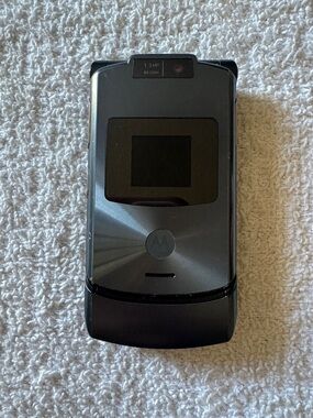 Motorola V3 Razor Flip Phone Metallic Charcoal Gray